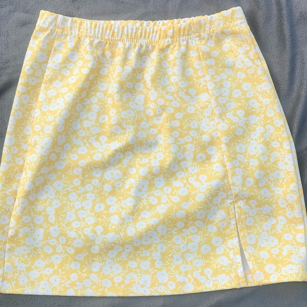 Shein Yellow Floral Skirt W/ Slit SZ XS